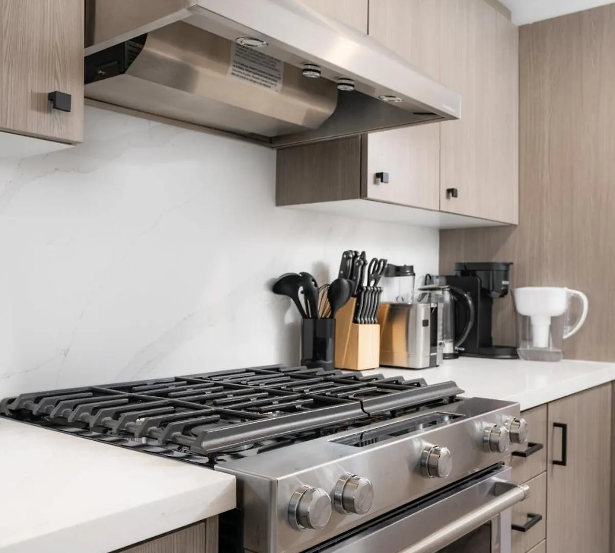 Chic And Cozy Studio In Trendy Parkdale & Parking Apartment Toronto