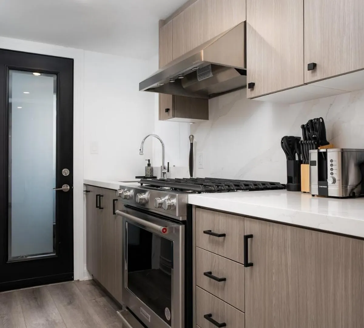 Chic And Cozy Studio In Trendy Parkdale & Parking Apartment Toronto 0*,  Canada