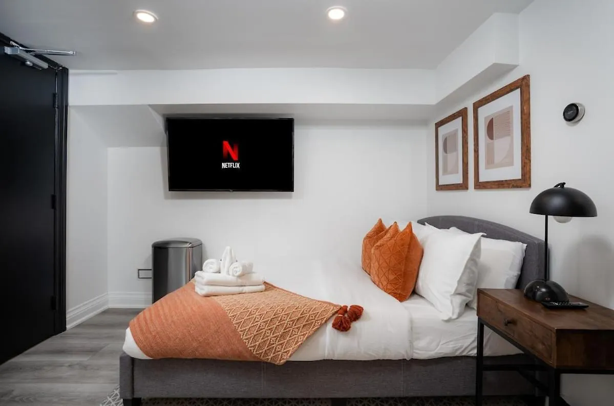 Chic And Cozy Studio In Trendy Parkdale & Parking contacts